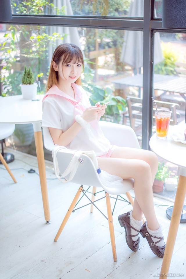我相信，真正在乎我的人是不会被别人抢走的，无论是友情，还是爱情。——三毛
